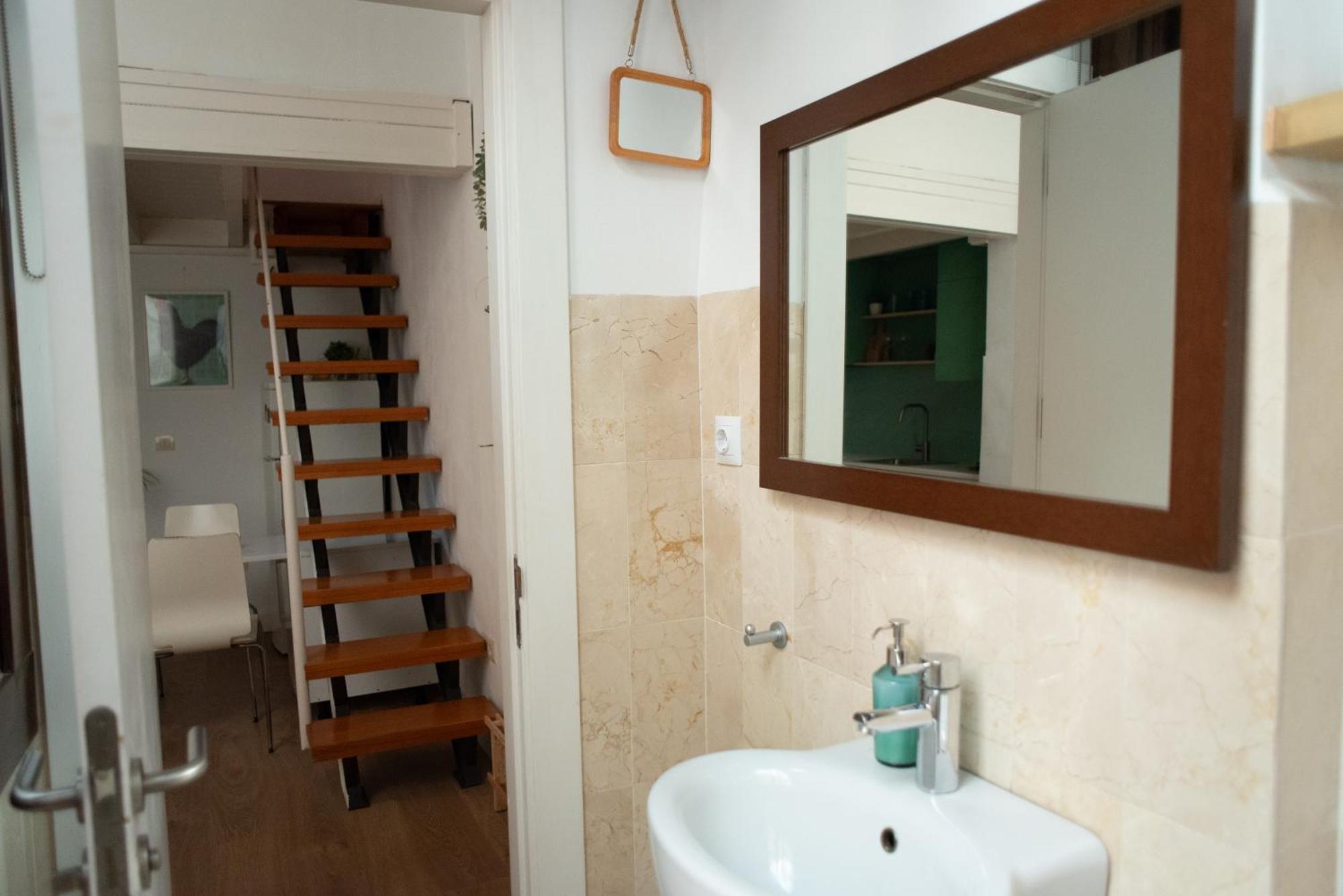 Cozy & Quiet Apartment In The Center Малага Екстериор снимка